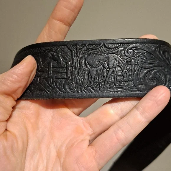 Men's Black Genuine Leather Embossed/Etched Belt with Horse Design (Size US 40) - Picture 5 of 10